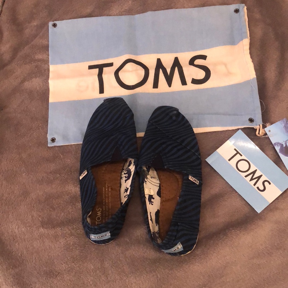 Toms black and blue striped size 7